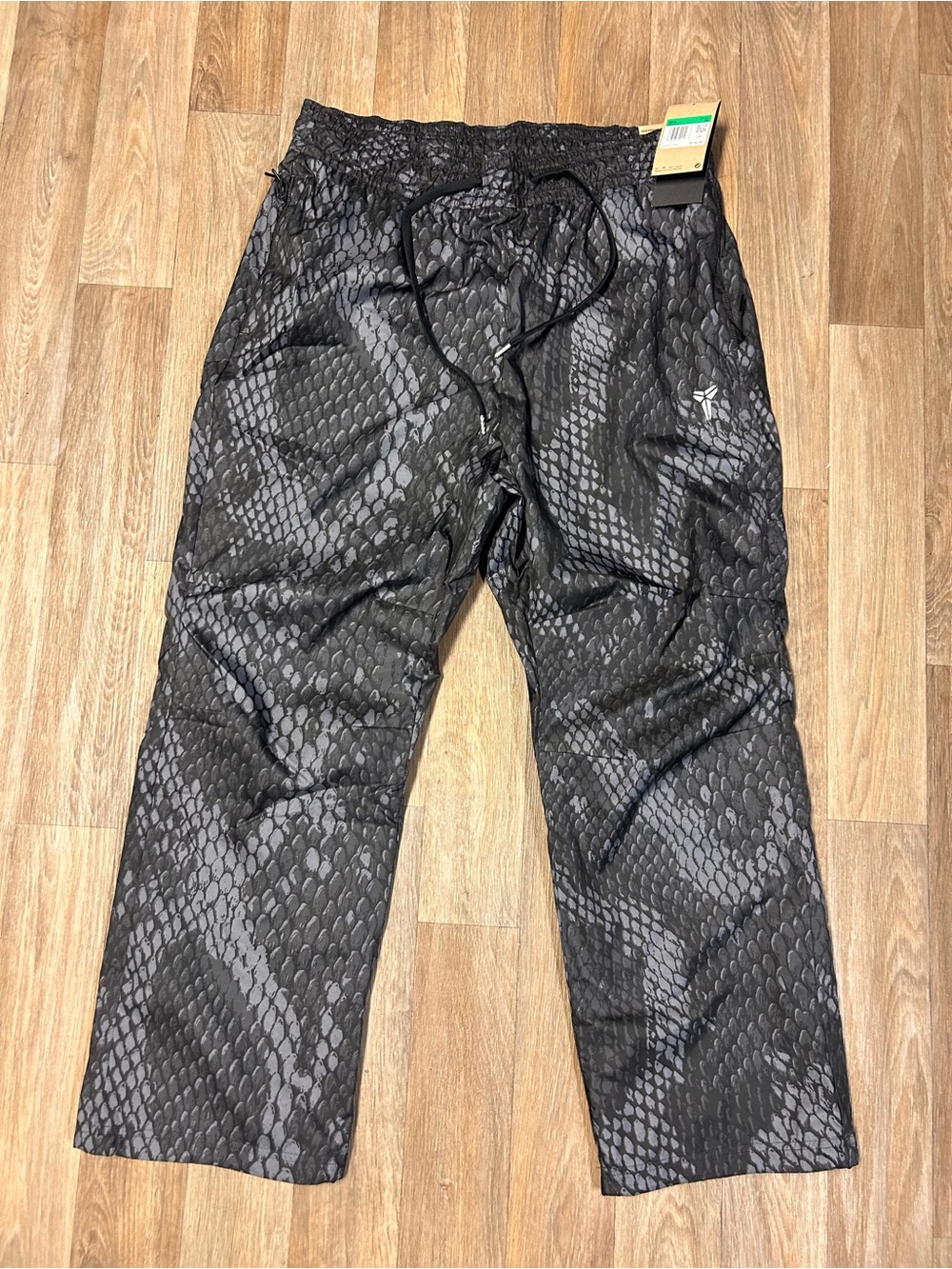 Nike Kobe Snakeskin Mamba Lightweight Woven Pants Men's Size XL. SKU IB2706-010